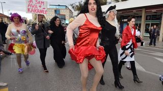 Karnevalska povorka okupila se na parkiralistu kod ‘Ljepotice’ a potom je krenula prema sredisnjem gradskom Trgu. Photo: Dino Stanin/PIXSELL