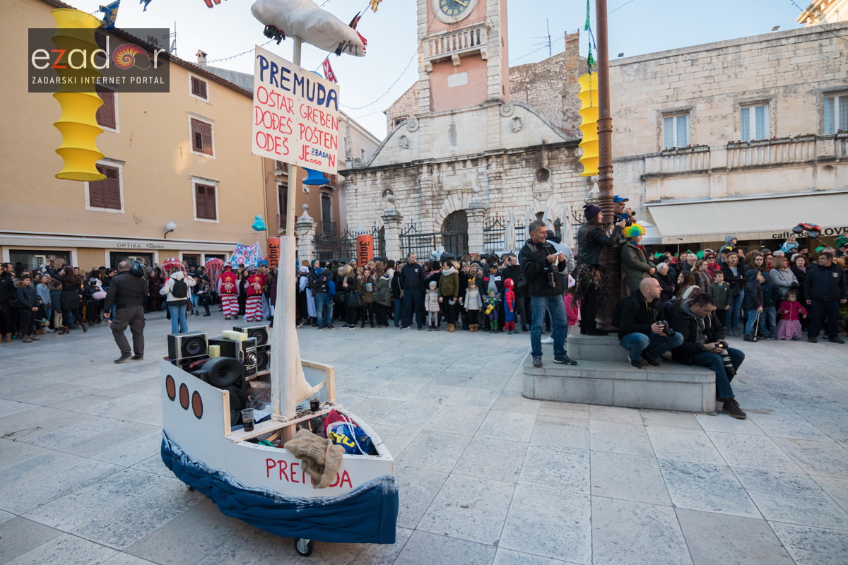 Zadarski karneval 2018: Povorka maškaranih skupina od Gradskih vrata preko Foruma do Narodnog trga Zadarski karneval 2018: Povorka maškaranih skupina od Gradskih vrata preko Foruma do Narodnog trga