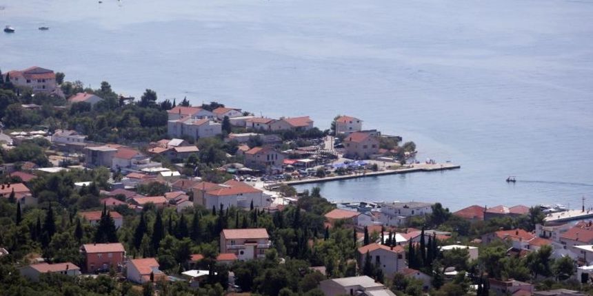 Pogled na Starigrad s Velebita. Photo: Zeljko Mrsic/PIXSELL Pogled na Starigrad s Velebita. Photo: Zeljko Mrsic/PIXSELL