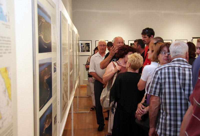 Otok Rava – Izložba u HKK