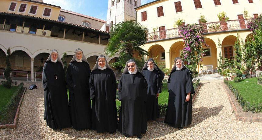 Sestre benediktinke u samostanu sv. Marije