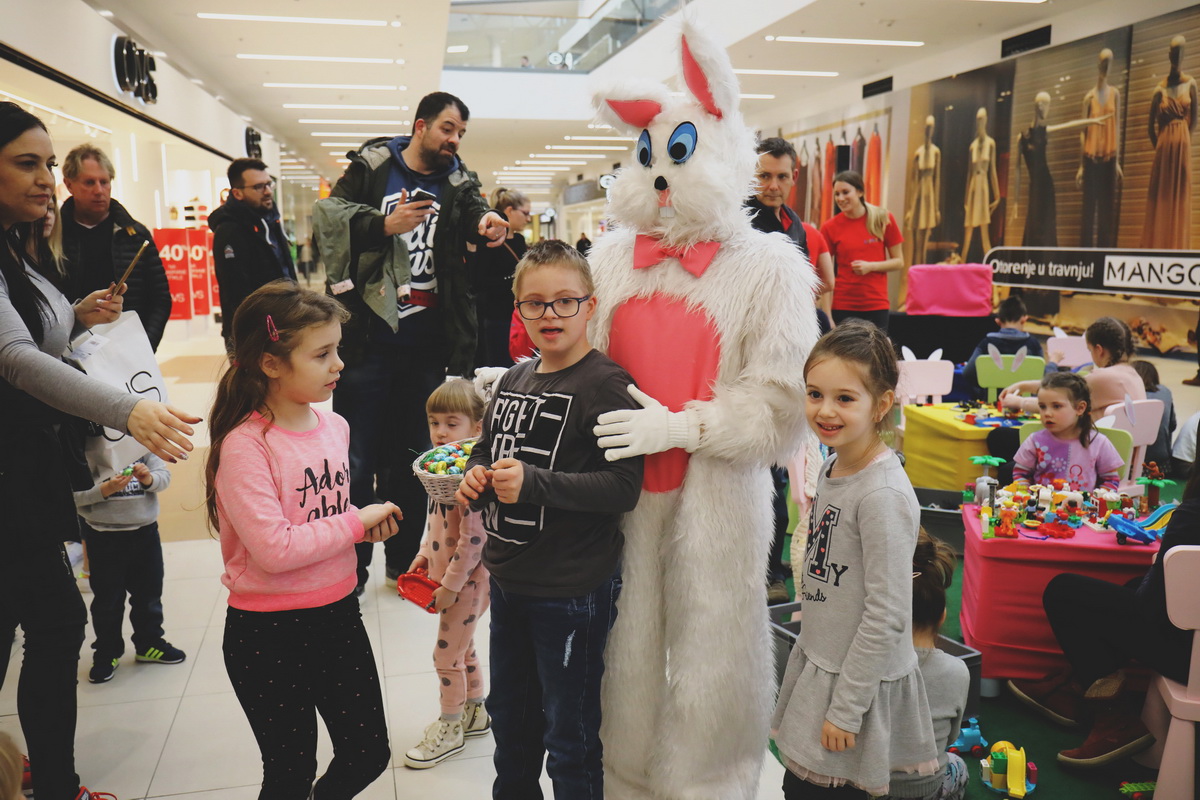 Uskrsni zeko u Supernova centru