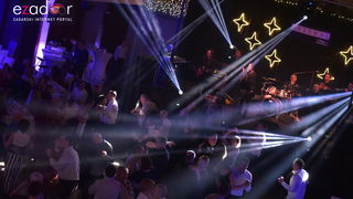 Tisuće Zadrana uživalo na krcatom Narodnom trgu i Tgu Petra Zoranića uz Tomislava Bralića i klapu Intrade Tisuće Zadrana uživalo na krcatom Narodnom trgu i Tgu Petra Zoranića uz Tomislava Bralića i klapu Intrade