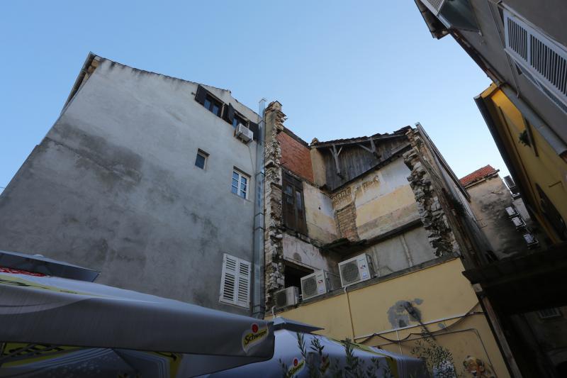 06.11.2013., Zadar – Dotrajale fasade na zgradama u centru grada. Photo: Filip Brala/PIXSELL 06.11.2013., Zadar – Dotrajale fasade na zgradama u centru grada. Photo: Filip Brala/PIXSELL