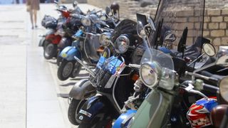 Vespaši izložili “ljubimce” ispred crkve sv. Donata, foto: Filip Brala/PIXSELL Vespaši izložili “ljubimce” ispred crkve sv. Donata, foto: Filip Brala/PIXSELL