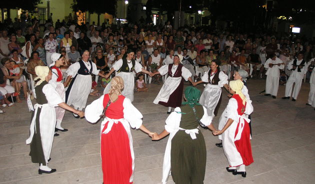 KUD-a Orac nastupio u Pagu (foto: J.Portada)