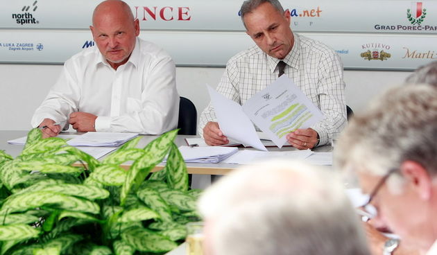 Zagreb, 310511.
Hrvatski olimpijski odbor, Trg Kresimira Cociac 11.
25. sjednica Vijeca Hrvatskog olimpijskog odbora.
Na fotografiji: Zlatko Matesa i Josip Cop.
Foto: Ronald Gorsic / CROPIX