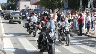 Knin: Mimohod motocikala i starodobnih vojnih vozila