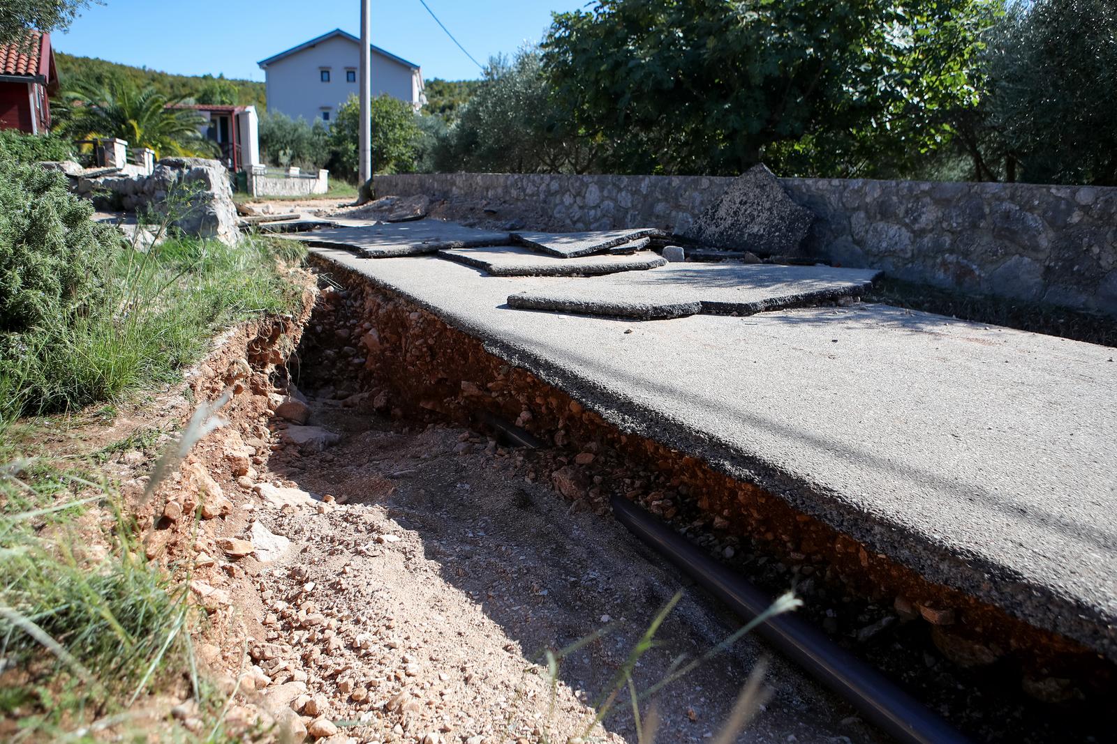 Katastrofalne posljedice bujične poplave u Mekoj Dragi Katastrofalne posljedice bujične poplave u Mekoj Dragi