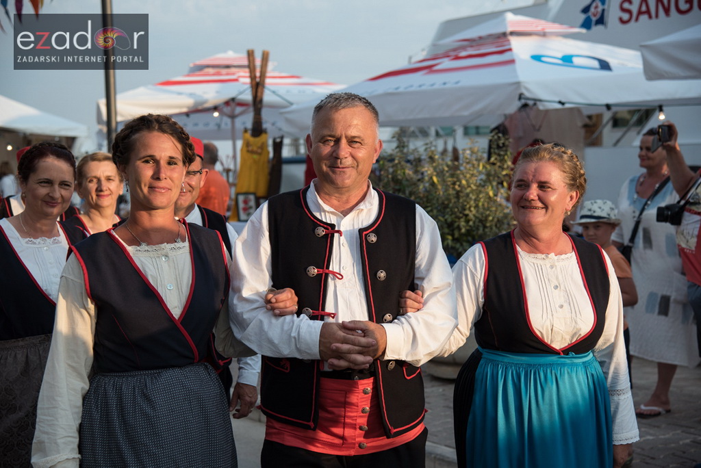 Otvoren 12. biogradski Gastro stol Otvoren 12. biogradski Gastro stol