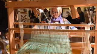 U Domu branitelja poceo 14. HAND MADE FEST – Festival rucnih izrada, mastovitosti i dizajna. I ove se godine u svih 5 dvorana Doma branitelja, 200-ak izlagaca, od kojih i 20% muskaraca, tri dana promice i promovira jedinstvene vrijednosti rucnih izrada, p U Domu branitelja poceo 14. HAND MADE FEST – Festival rucnih izrada, mastovitosti i dizajna. I ove se godine u svih 5 dvorana Doma branitelja, 200-ak izlagaca, od kojih i 20% muskaraca, tri dana promice i promovira jedinstvene vrijednosti rucnih izrada, p