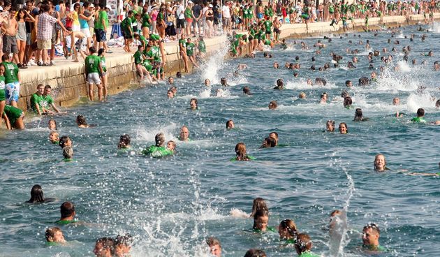 Preko tisucu Zadranki, Zadrana i njihovih gostiju danas su sa zadarske rive skakali sesto izdanje milenijskog skoka – dm millenium jump, zabavnu i humanitarnu manifestaciju koja je odavno presla granice Hrvatske i postala prepoznatljiv zadarski brand. Fot