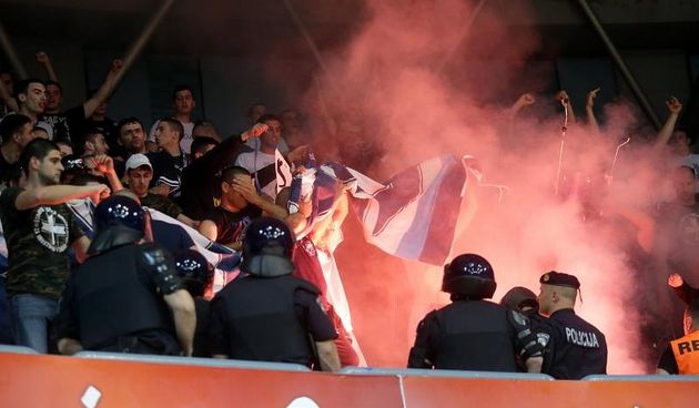 Intervencija policije na tribini s navijačima Zadra na utakmici Cibone i Zadra (80-71). Photo: Goran Stanzl/PIXSELL