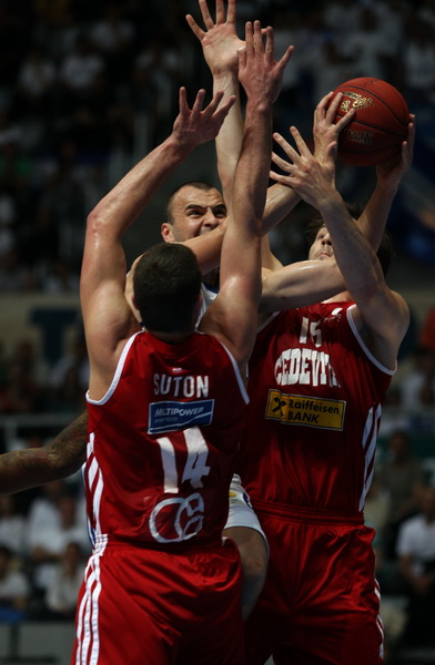 Zagreb, 180513.
Dvorana Kresimira Cosica. Kosarkaska utakmica polufinala doigravanja za prvaka Hrvatske (1 utakmica) izmedju KK Zadar i KK Cedevita.
Na fotografiji: igrac Zadra Ive Ivanov.
Foto: Jure Miskovic / CROPIX Zagreb, 180513.
Dvorana Kresimira Cosica. Kosarkaska utakmica polufinala doigravanja za prvaka Hrvatske (1 utakmica) izmedju KK Zadar i KK Cedevita.
Na fotografiji: igrac Zadra Ive Ivanov.
Foto: Jure Miskovic / CROPIX