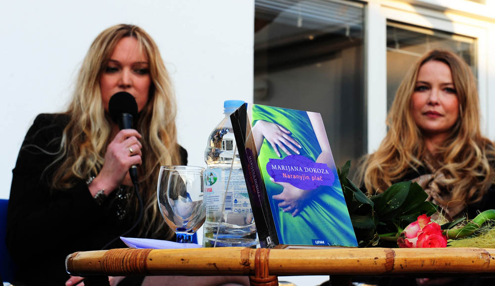 Zadar, 28.03.2012. snimio: Nenad Marčev
Marijana Dokoza
Promocija knjige Naranyjin plač
Gradska knjižnica
Tekst iz knjige čitala Vanessa Radman Zadar, 28.03.2012. snimio: Nenad Marčev
Marijana Dokoza
Promocija knjige Naranyjin plač
Gradska knjižnica
Tekst iz knjige čitala Vanessa Radman