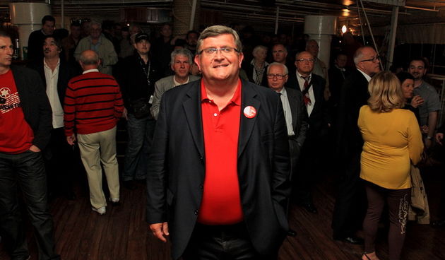 Rijeka, 190513.
Lokalni izbori 2013.
Izborni stozer Vojka Obersnela rezultate lokalnih izbora docekao je na brodu – klubu Marina u rijeckoj luci.
Na fotografiji: Vojko Obersnel.
Foto: Davor Zunic / CROPIX