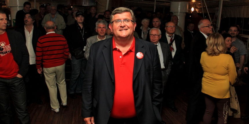 Rijeka, 190513.
Lokalni izbori 2013.
Izborni stozer Vojka Obersnela rezultate lokalnih izbora docekao je na brodu – klubu Marina u rijeckoj luci.
Na fotografiji: Vojko Obersnel.
Foto: Davor Zunic / CROPIX Rijeka, 190513.
Lokalni izbori 2013.
Izborni stozer Vojka Obersnela rezultate lokalnih izbora docekao je na brodu – klubu Marina u rijeckoj luci.
Na fotografiji: Vojko Obersnel.
Foto: Davor Zunic / CROPIX