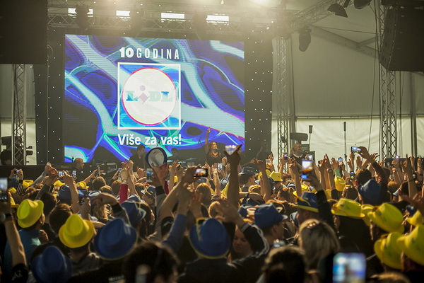 Više od 1500 Lidlovaca proslavilo svoj dan na Jarunu uz Severinu i Parni Valjak