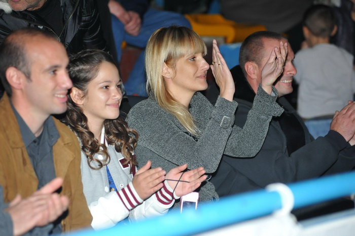 Zadar, 211112
Dvorana Jazine.
Humanitarni koncert za obitelj Vukic iz zadarskih arbanasa koja ce, ukoliko se ne skupe potrebna sredstva, uskoro biti delozirana iz svog doma.
Na fotografiji: Tina Vukic Karadjole.
Foto: Luka Gerlanc / CROPIX Zadar, 211112
Dvorana Jazine.
Humanitarni koncert za obitelj Vukic iz zadarskih arbanasa koja ce, ukoliko se ne skupe potrebna sredstva, uskoro biti delozirana iz svog doma.
Na fotografiji: Tina Vukic Karadjole.
Foto: Luka Gerlanc / CROPIX