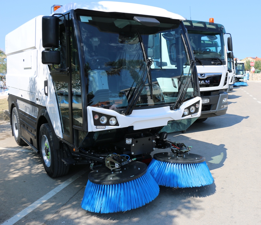 Vir: Primopredaja novog voznog parka komunalne tvrtke Čisti otok Vir: Primopredaja novog voznog parka komunalne tvrtke Čisti otok