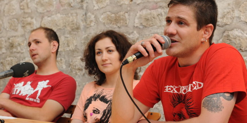 Zadar, 110611.
Od 23. do 25. lipnja u Zadru krece JUMF – Jader Urban Music Festival. Studentski zbor Sveucilista u Zadru, Udruga
Sigureca i agencija Miga iz Osijeka, zajednickim snagama, pripremaju trodnevna koncertna dogadjanja na kojoj ce nastupiti naj Zadar, 110611.
Od 23. do 25. lipnja u Zadru krece JUMF – Jader Urban Music Festival. Studentski zbor Sveucilista u Zadru, Udruga
Sigureca i agencija Miga iz Osijeka, zajednickim snagama, pripremaju trodnevna koncertna dogadjanja na kojoj ce nastupiti naj