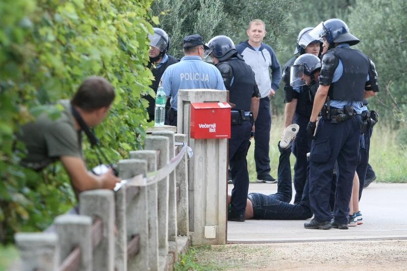 Sveti Filip i Jakov: Brutalna deložacija majke i sina Sveti Filip i Jakov: Brutalna deložacija majke i sina