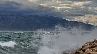 Olujna bura u Ražancu 15. srpnja 2016. Foto:Leo Kvarantan Olujna bura u Ražancu 15. srpnja 2016. Foto:Leo Kvarantan