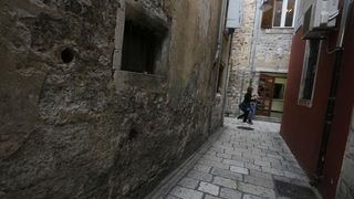 06.11.2013., Zadar – Dotrajale fasade na zgradama u centru grada. Photo: Filip Brala/PIXSELL 06.11.2013., Zadar – Dotrajale fasade na zgradama u centru grada. Photo: Filip Brala/PIXSELL