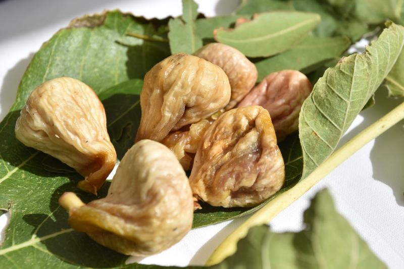 U sklopu 9. Festivala smokve na Trgu pet bunara održava se sajam smokava na kojem proizvođači i prerađivači izlažu i prodaju svoje artikle. Photo: Dino Stanin/PIXSELL U sklopu 9. Festivala smokve na Trgu pet bunara održava se sajam smokava na kojem proizvođači i prerađivači izlažu i prodaju svoje artikle. Photo: Dino Stanin/PIXSELL