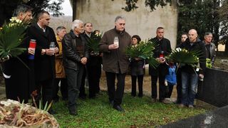 Ervenik: Na obiteljskoj grobnici obilježena 23. obljetnica stradanja obitelji Čengić, foto: Hrvoje Jelavić/PIXSELL