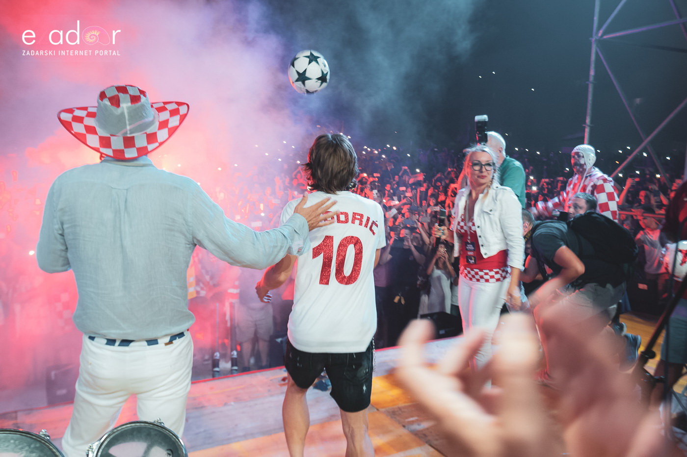 Zadar priredio čudesan doček svojim Vatrenim herojima (1)