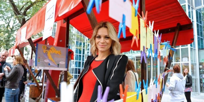 Gajeva ulica, Zagreb – Zenska soba – Centar za seksualna prava organizirao je povodom Nacionalnog dana borbe protiv nasilja nad zenama javnu akciju u svrhu osvjestavanja javnosti o problematici nasilja nad zenama. Ivana Maric. Photo: Nina Djurdjevic/PIXSE Gajeva ulica, Zagreb – Zenska soba – Centar za seksualna prava organizirao je povodom Nacionalnog dana borbe protiv nasilja nad zenama javnu akciju u svrhu osvjestavanja javnosti o problematici nasilja nad zenama. Ivana Maric. Photo: Nina Djurdjevic/PIXSE