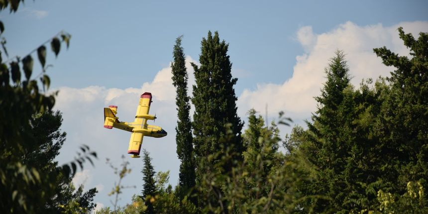 Zračne i kopnene snage gase požar kod Kožina Zračne i kopnene snage gase požar kod Kožina