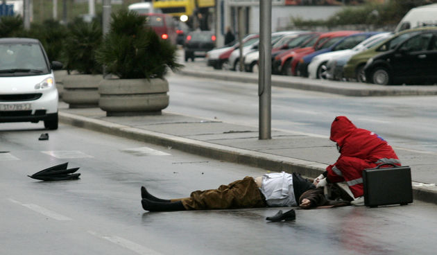 Jutros oko 8 i 30 na pjesackom prijelazu u ulici Domovinskog rata oboren je pjesak. Pjesaku je pruzena hitna medicinska pomoc i odvezen je u bolnicu. Foto: Jakov Prkic / Cropix