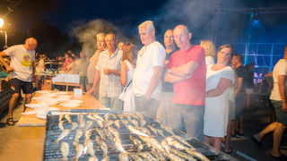 U Posedarju održana 2. “Fešta od ribe i vina” U Posedarju održana 2. “Fešta od ribe i vina”