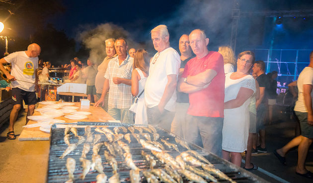 U Posedarju održana 2. “Fešta od ribe i vina”