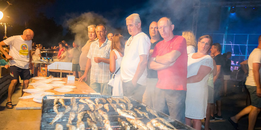 U Posedarju održana 2. “Fešta od ribe i vina” U Posedarju održana 2. “Fešta od ribe i vina”