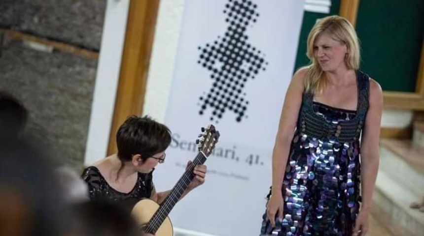 Dina e Mel berbili