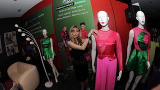 Zagreb, 200511.
15. tjedan mode poceo je u Hypo centru. Na Dreft Fashion Weeku, za sezonu jesen/zima 2011/2012. koji se odrzava od 19. do 21. svibnja u Hypo centru biti ce prezentirani podjednako hrvatski i inozemni dizajneri. 
Na slici: Backstage Sarah J