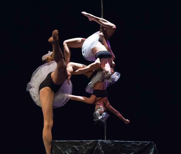 Pole/Chair/Dance show “Mental” @ HNK Zadar, 12.3.2016 – Foto: Ivan Toman Pole/Chair/Dance show “Mental” @ HNK Zadar, 12.3.2016 – Foto: Ivan Toman