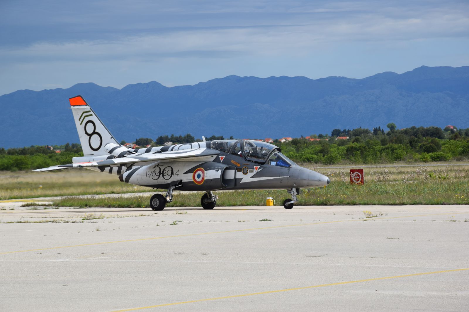 Tri francuska vojna aviona Dassault Alphajet u posjeti bazi Zemunik