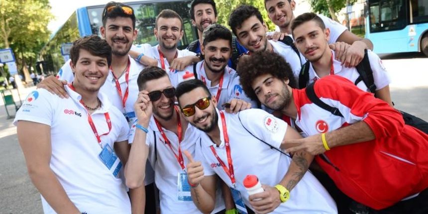 Odlicno raspolozeni sudionici Europskih sveucliisnih igra uoci odlaska na borilista. Photo: Marko Prpic/PIXSELL Odlicno raspolozeni sudionici Europskih sveucliisnih igra uoci odlaska na borilista. Photo: Marko Prpic/PIXSELL