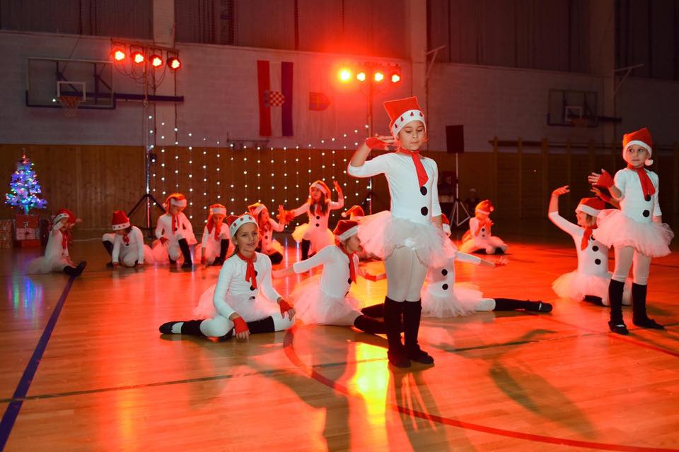 Plesna Božićna čarolija na otoku Pagu