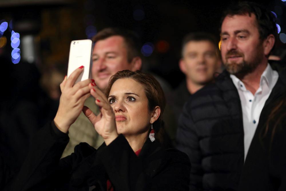 Advent na Viru: Crvena jabuka oduševila u “sniježnom” Viru Advent na Viru: Crvena jabuka oduševila u “sniježnom” Viru