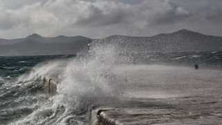 Olujno jugo na zadarskoj rivi 5. studenog 2014. Foto: Roberto Lerga Olujno jugo na zadarskoj rivi 5. studenog 2014. Foto: Roberto Lerga