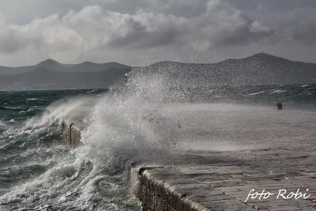 Olujno jugo na zadarskoj rivi 5. studenog 2014. Foto: Roberto Lerga Olujno jugo na zadarskoj rivi 5. studenog 2014. Foto: Roberto Lerga