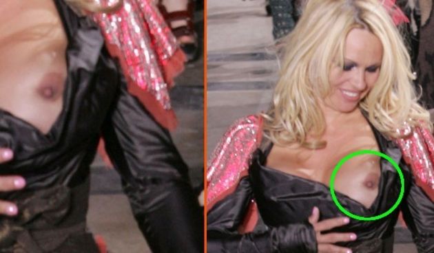 Pameli ispale grudi na modnoj reviji (Foto: Index.hr)