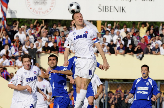 Sibenik ,050510.
Stadion Subicevac.
Druga utakmica finala Kupa RH NK Sibenik NK Hajduk (Split).
Na slici: Srdjan Andric sa loptpom na glavi.
Foto: Niksa Stipanicev / CROPIX