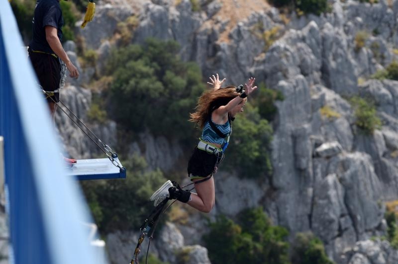 Bungee jumping, atrakcija sa Šibenskoga mosta privlači mnoge domaće i strane turiste