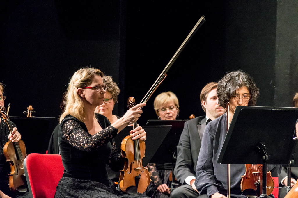 Simfonijski orkestar HRT-a pod ravnjanjem Enrica Dinda otvorio koncertnu sezonu u Zadru Simfonijski orkestar HRT-a pod ravnjanjem Enrica Dinda otvorio koncertnu sezonu u Zadru